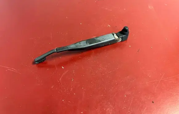 Cadillac SRX Rear wiper blade arm 25717934
