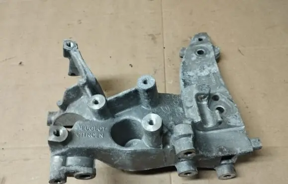 Peugeot 308 Engine mounting bracket 9674030280