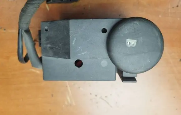 Mercedes-Benz E W124 Central locking vacuum pump 