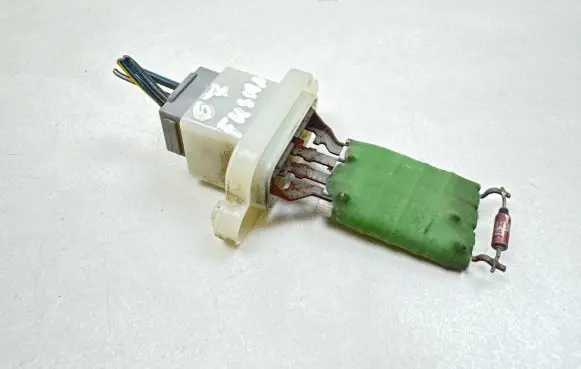 Ford Fusion Heater blower motor/fan resistor 12790