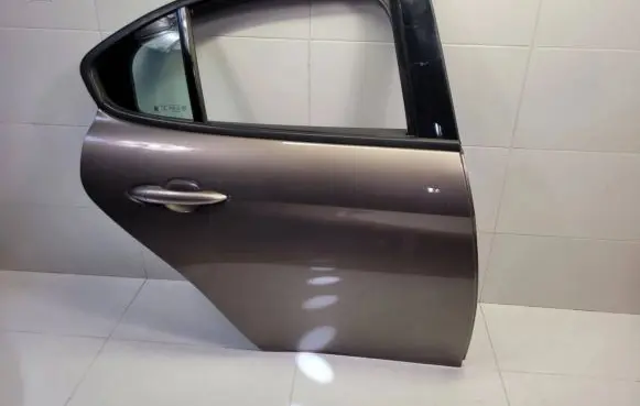 Alfa Romeo Giulia Rear door