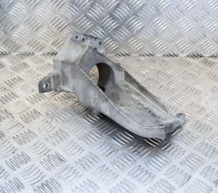 Volvo V60 Engine mounting bracket 31370633
