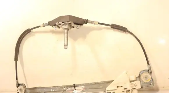 Mitsubishi Colt Rear window lifting mechanism without motor