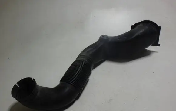 BMW 5 E34 Air intake hose/pipe 1735709