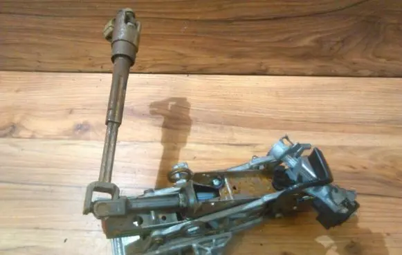 Ford Focus Steering wheel axle 01782297