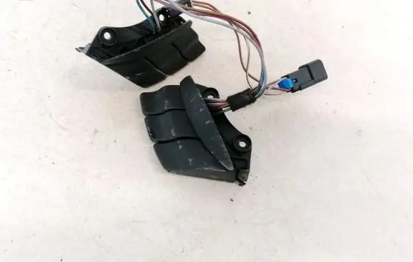 Opel Combo C Steering wheel buttons/switches 09185419
