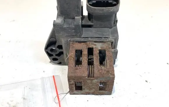 Peugeot 508 Fan control module 9662872380