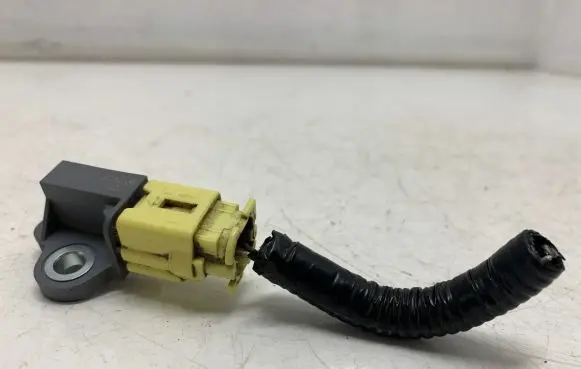 Nissan X-Trail T32 Airbag deployment crash/impact sensor 98581 05177017