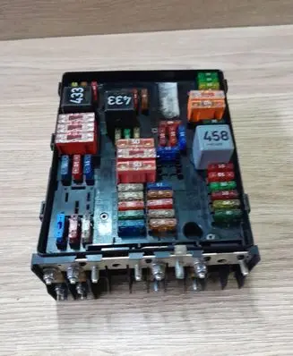 Volkswagen Touran I Fuse module 1K0937124K