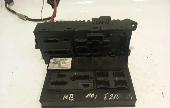 Mercedes-Benz E W211 Fuse module 2115453801