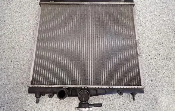 Nissan Note (E11) Coolant radiator