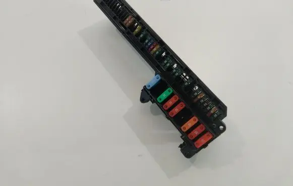 BMW 5 E60 E61 Fuse module 6957330