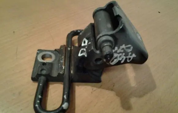 Audi A6 S6 C6 4F Front door lower hinge 8E0831412B
