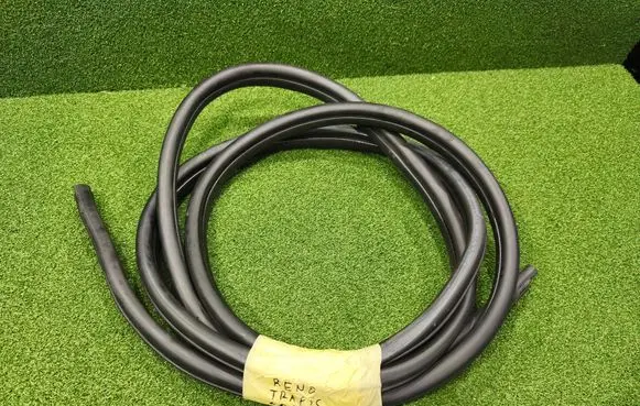 Renault Trafic II (X83) Rubber seal front coupe door 