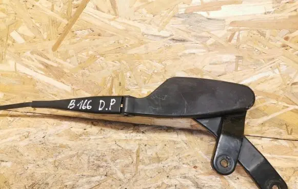 Mercedes-Benz C W204 Front wiper blade arm A2048200344