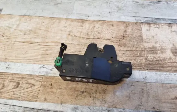 Peugeot 407 Tailgate exterior lock 9652301980