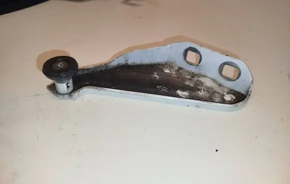 Renault Kangoo II Sliding door upper roller guide/hinge 3029341