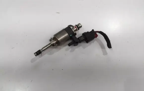 Audi Q3 F3 Fuel injector 05E906036C