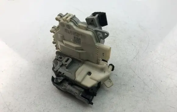 Audi A4 S4 B8 8K Coupe door lock (next to the handle) 8J1837016C