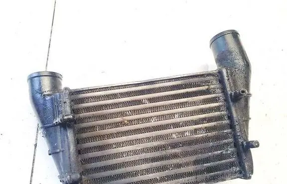 Volkswagen PASSAT B5 Intercooler radiator 058145805A