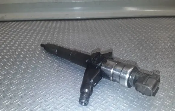 Nissan Primera Fuel injector 16600AU600 02D01984