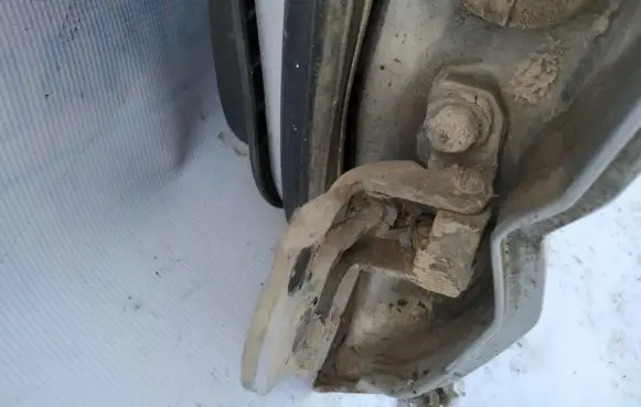 Mitsubishi Space Star Rear door lower hinge