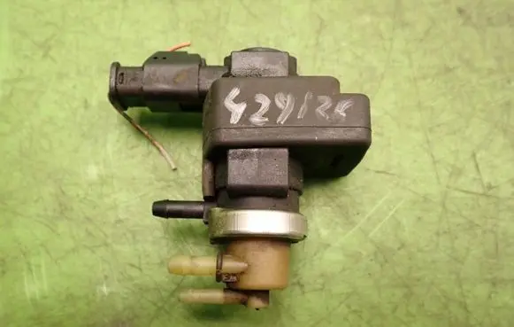 Peugeot 508 Breather valve 36611202