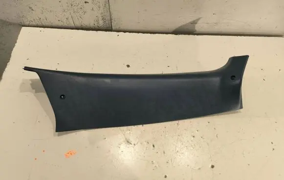 Chevrolet Suburban (D)pillar trim (top) 15667415 15655687 15655685