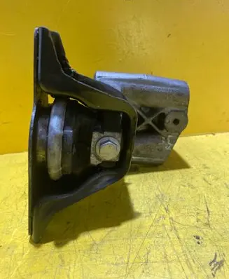 Renault Clio III Engine mount bracket 8200499925