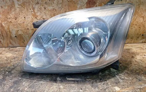 Toyota Avensis T250 Headlight/headlamp