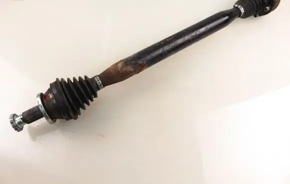 Volkswagen Polo IV 9N3 Front driveshaft
