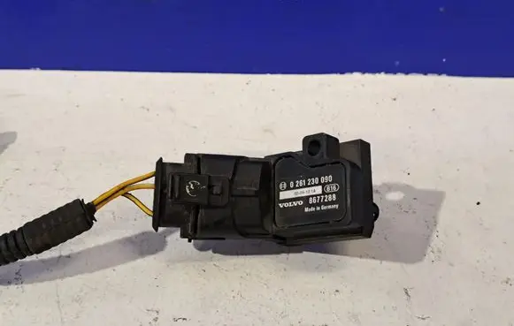 Volvo V70 Air pressure sensor 0261230090 8677288