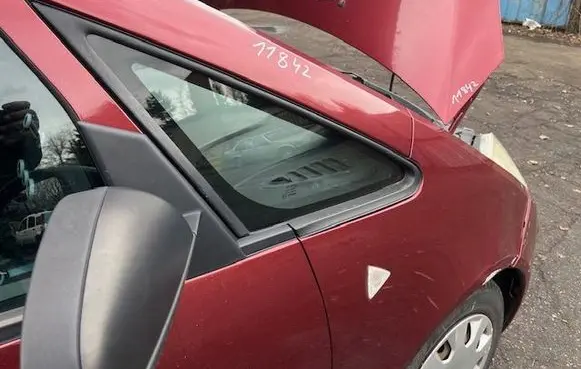 Mitsubishi Colt Rear side window 