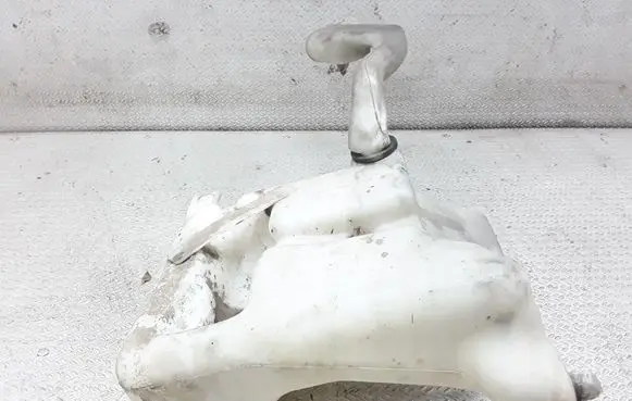 Windshield washer fluid reservoir/tank