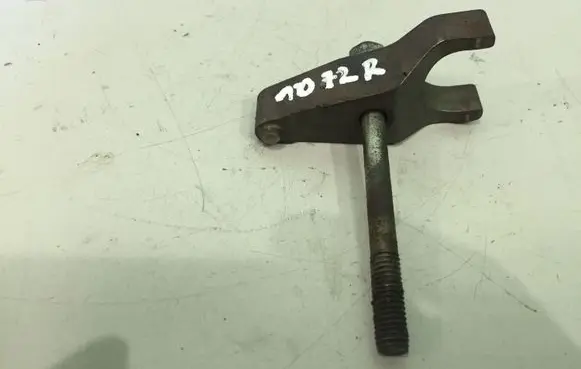 Toyota Avensis T270 Fuel Injector clamp holder