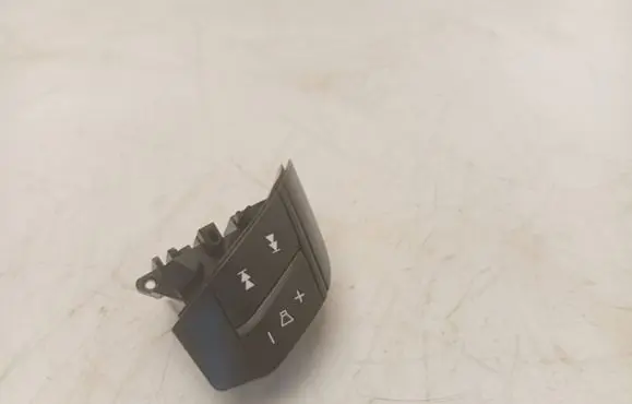 Volvo XC90 Steering wheel buttons/switches 30710265 04W42