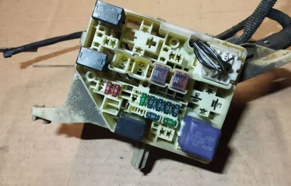 Toyota Yaris Fuse box set