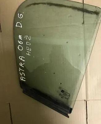 Opel Astra G Rear vent window glass E143R001582