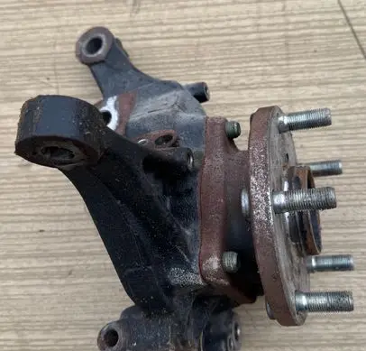 Front wheel hub spindle knuckle