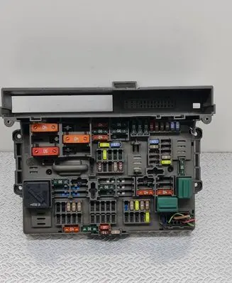 BMW 1 E81 E87 Fuse module 911944603 90208208 17925000000A