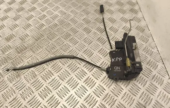 Opel Signum Front door lock 13210767