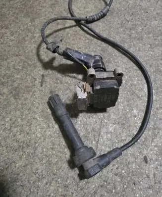 BMW 7 E38 High voltage ignition coil 1703359