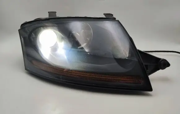 Audi TT Mk1 Headlight/headlamp 8N0941004AT 0301164280
