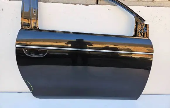 Fiat 500E Front door
