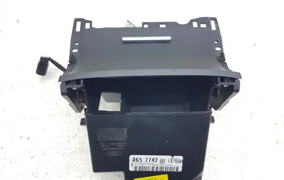 Ford Edge II Ashtray (front) KT4BR042B60 KT4BR042B60BAD3AAZ JX7T19J235