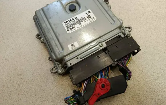 Volvo V70 Engine control unit/module 30785100AB 1039S18372 0281012765