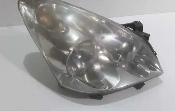 Toyota Corolla Verso AR10 Headlight/headlamp
