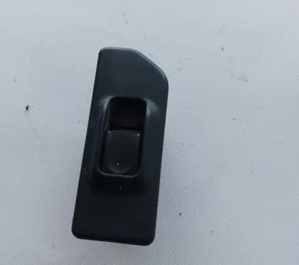 Nissan Qashqai Electric window control switch 8970900082