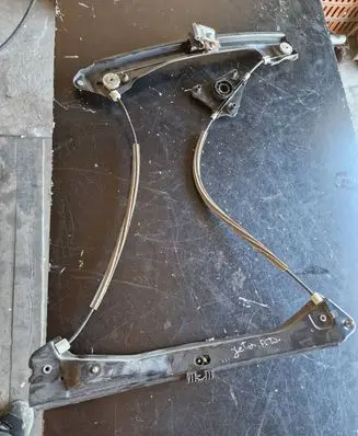 Volkswagen Jetta VI Front window lifting mechanism without motor 5C6837462C 13031209 812633758