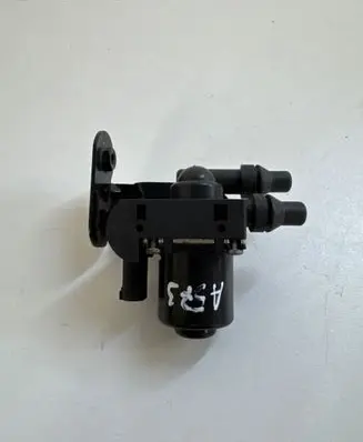 BMW 6 F12 F13 Coolant heater control valve 8514557 1712 1147412212